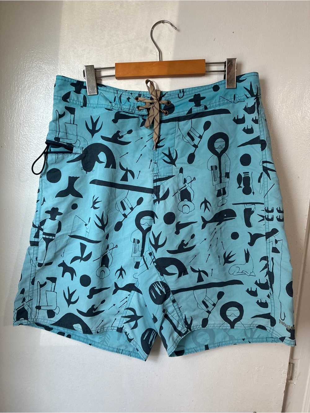 Patagonia Wavefarer Board Shorts Mens 32 Blue Outdoor Print Swimming Trunks